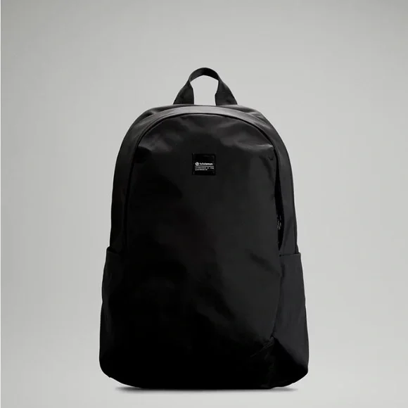 lululemon LiftOS Commuter Backpack 20L Lululemon LiftOS Commuter Backpack 20L Review - YouTube main image 2